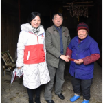走访慰问贫困户  亲切关怀暖人心